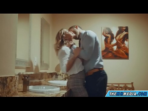 ❤️ Nigbati bilondi ti oyan ba tan ọ ni yara isinmi ti gbogbo eniyan ❤ Ibalopo didara ni% yo.pornochaturbate.ru ❌❤